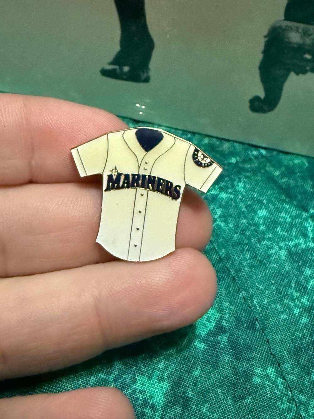 Seattle Mariners MLB 2002 Jersey Lapel Pin